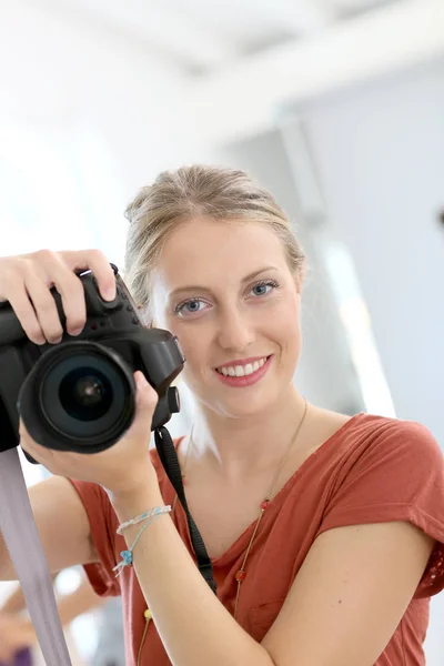 Jovencita Alegre Clase Fotografía — Foto de Stock