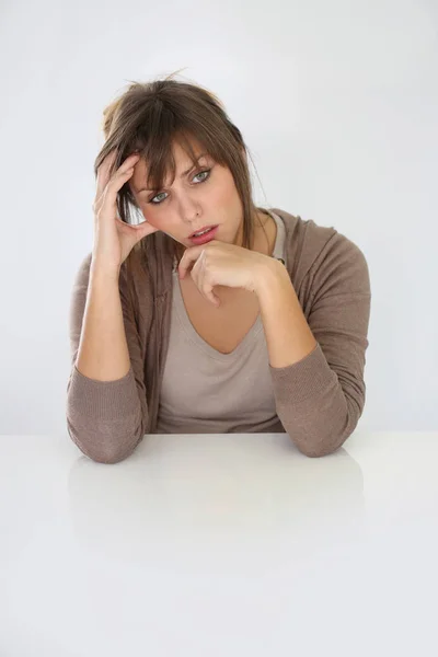 Portrait Jeune Femme Fatiguée Isolée — Photo