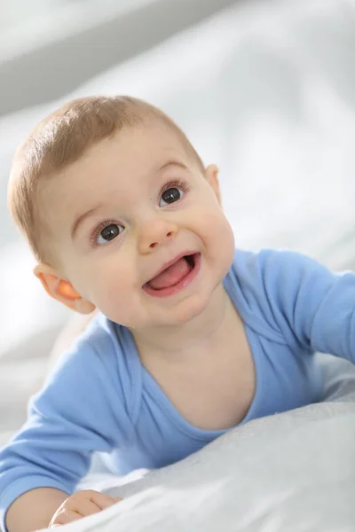 Menino Meses Deitado Cama — Fotografia de Stock