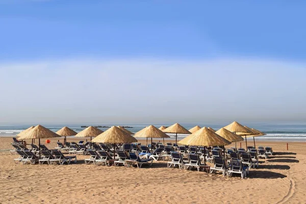 Сонячні Ліжка Парасольки Пляжі Чекають Фіггерріхт Сонячних Батареях — стокове фото