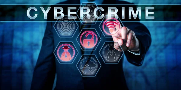 Esperto Sicurezza Informatica Sta Premendo Cybercrime Interfaccia Touch Screen Virtuale — Foto Stock