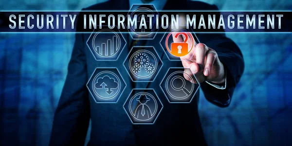 Man Corporate Manager Trycker Branschbegreppet Security Information Management Interaktiv Pekskärm — Stockfoto