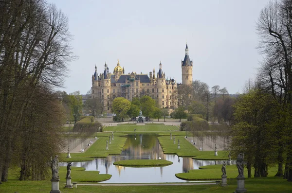 Schlossgarten Und Königsschloss Schwerin — Stockfoto
