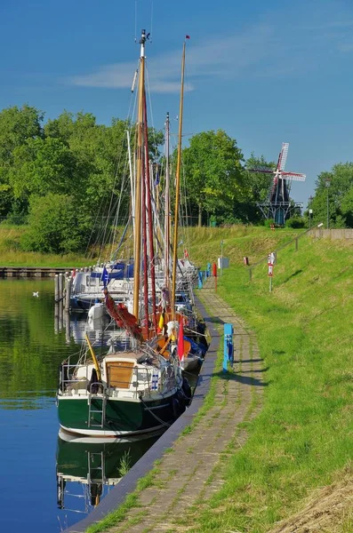 Boats Windmill Port Brouwershaven Schouwen Duiveland Southern Netherlands — Stock Photo, Image