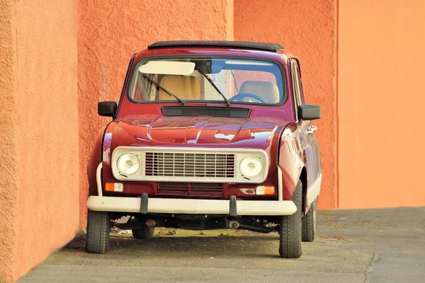 Verdadeiro Carro Clássico Renault — Fotografia de Stock