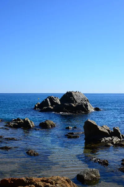Spanyolország Lloret Mar Gerona Tartomány Mediterrán Kék Strand Szikla — Stock Fotó