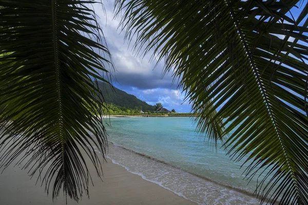 在Anse Passe海滩上的Seychelles Silhouette岛旅馆 — 图库照片
