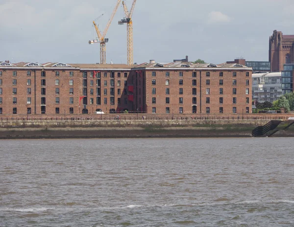 英国利物浦由码头建筑和仓库组成的阿尔伯特码头建筑群 — 图库照片