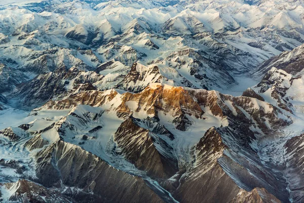 Schöne Aussicht Aus Dem Flugzeug Auf Die Schneebedeckten Berge Taschkent — Stockfoto