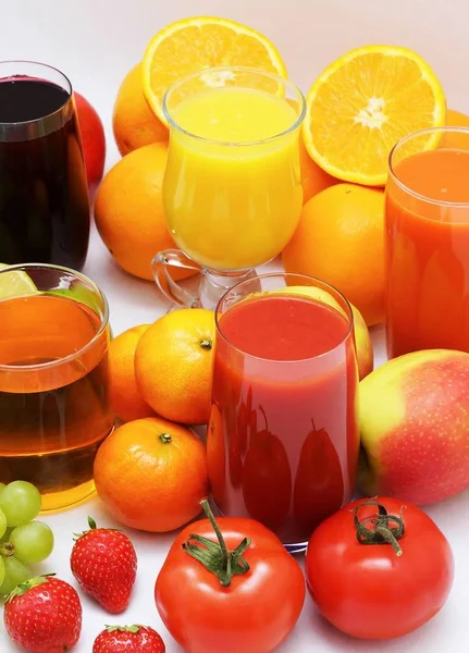 Organic Fruit Juice White Hintergrund — Stock Photo, Image