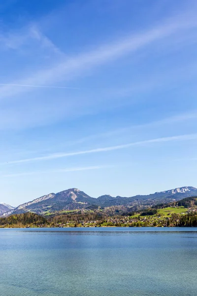 Озеро Альпи Австрії Під Блакитним Небом — стокове фото