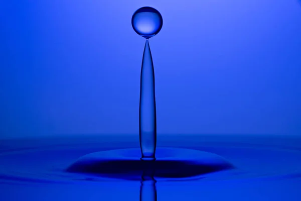 Water Drop Macro Blue Background — Stock Photo, Image