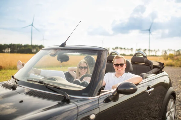 Man Vrouw Reizen Met Cabrio — Stockfoto