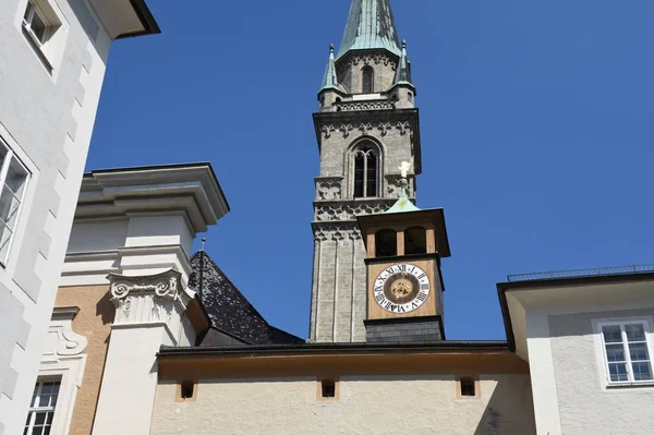 Salzburg Iglesia Franciscana Iglesia Franciscana Callejón Peatonal Callejón Iglesia Esteple — Foto de Stock