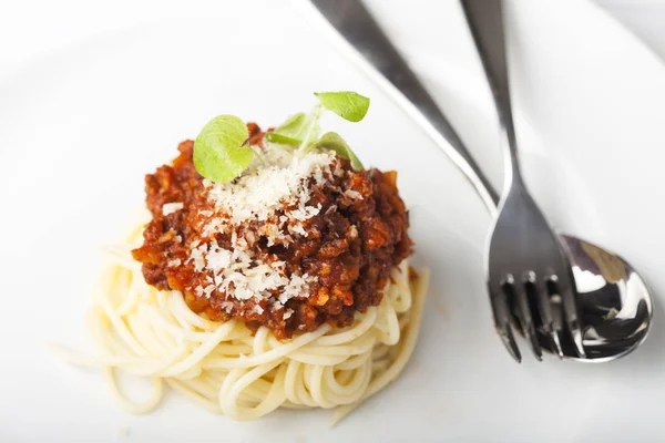 Spaghetti Met Bolognese Een Bord — Stockfoto