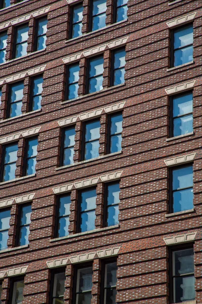 Деталь Небоскреба Нью Йорке Сша Красная Кирпичная Стена Окна — стоковое фото