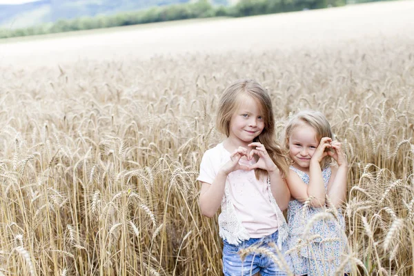 Girls Cereal Field — Stock Photo, Image