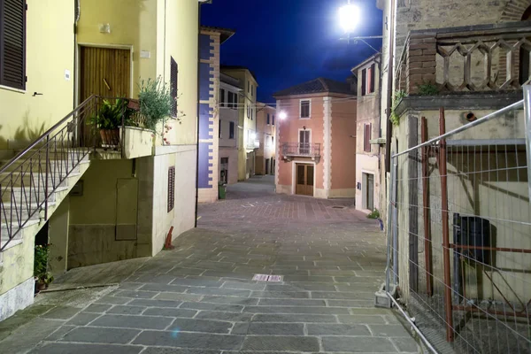 Vue Nocturne Sur Rue Dans Ville Toscane Rapolano Terme Italie — Photo