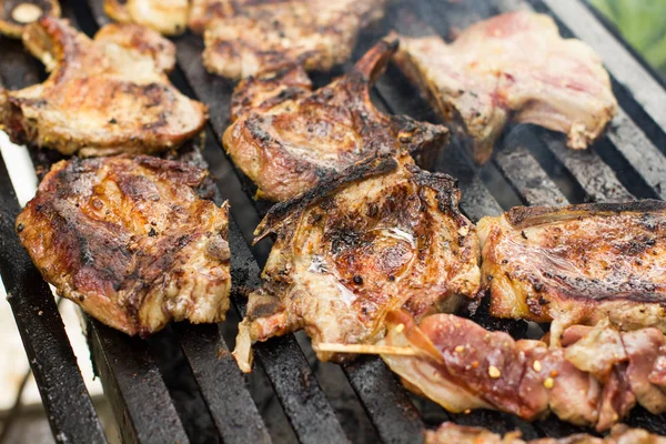 Gegrild Vlees Barbecue Gekookt Buiten — Stockfoto