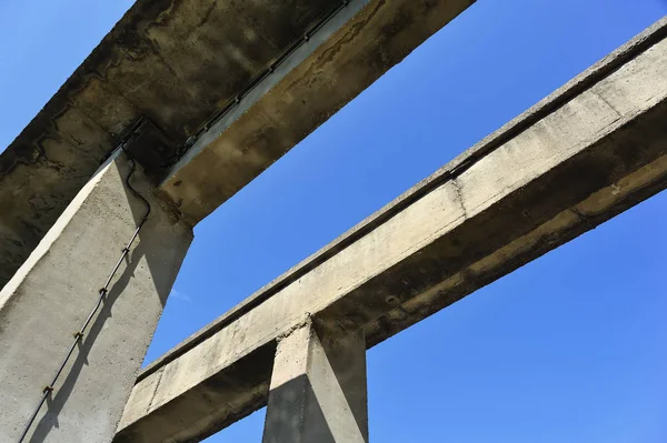 Zwei Brückenteile Aus Beton Ziemlich Marode — Stockfoto