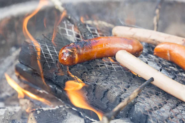 Salsiccia Barbecue Con Fiamme — Foto Stock