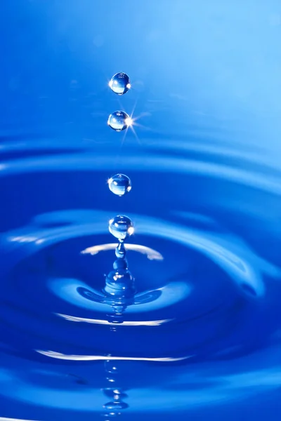 Gota Agua Cayendo Cielo Azul —  Fotos de Stock