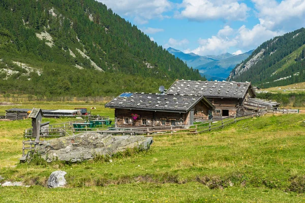 Vacker Utsikt Över Majestätiska Alperna Landskap — Stockfoto