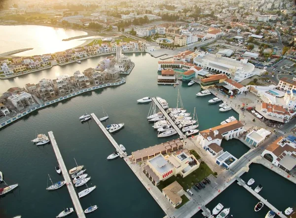 Légi Felvétel Gyönyörű Kikötő Város Limassol Ciprus Strand Csónak Mólók — Stock Fotó