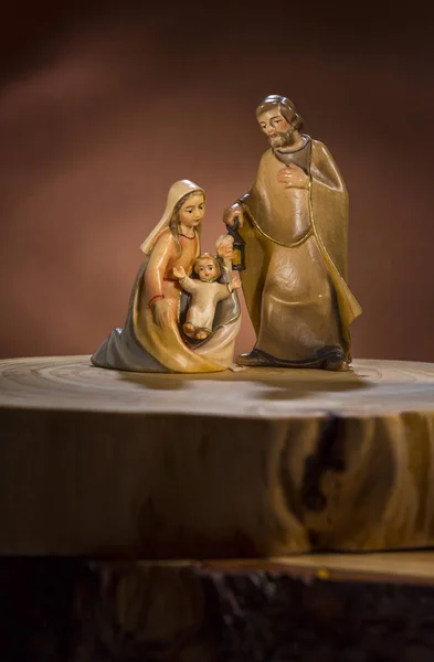 耶稣与圣母玛利亚 雕刻木制耶稣降生 — 图库照片