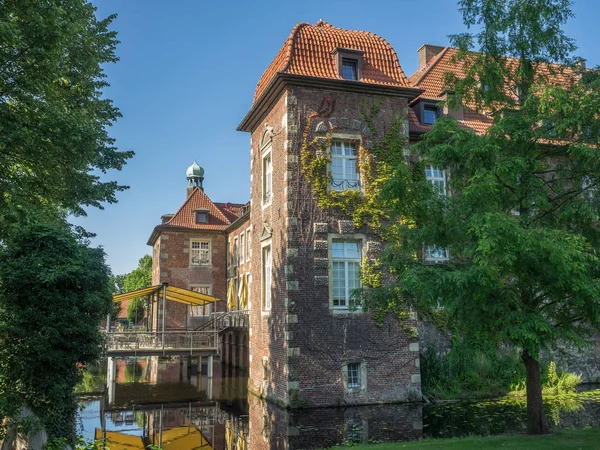 Zacumowany Zamek Velen — Zdjęcie stockowe