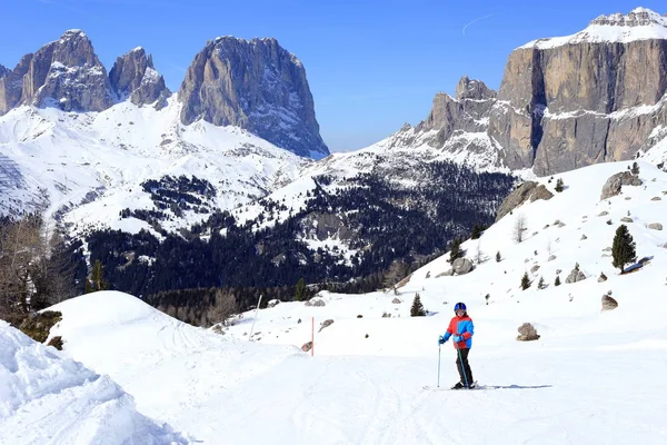 Jongen Skiën Alpen — Stockfoto