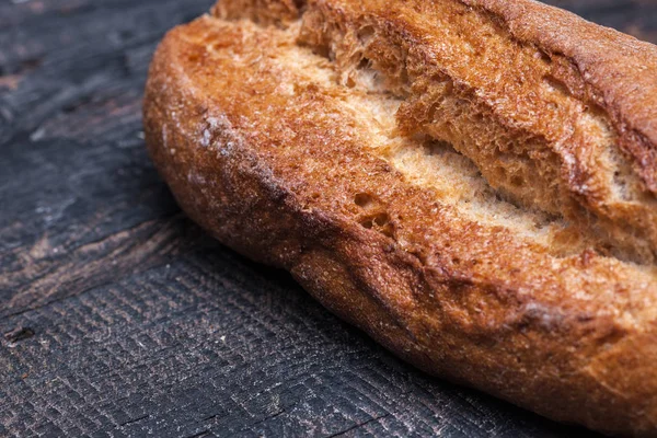 Macro Weergave Van Rustiek Brood Een Oude Vintage Houten Tafel — Stockfoto