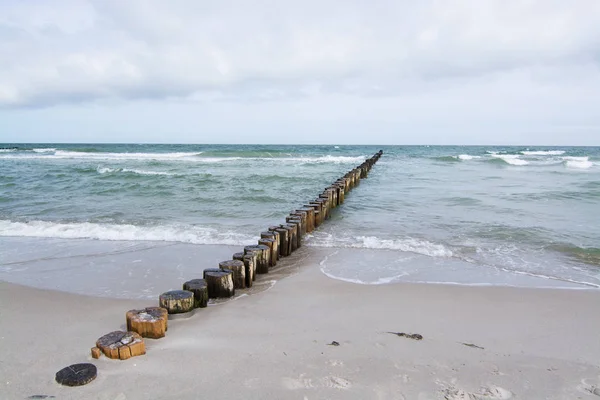 Groyne Jest Prostym Kątem Kursu Plaży Wstępnie Zbudowany Przybliżeniu Strukturze — Zdjęcie stockowe