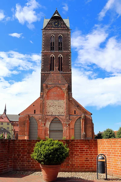 在Wismar的圣玛丽教堂塔楼 — 图库照片