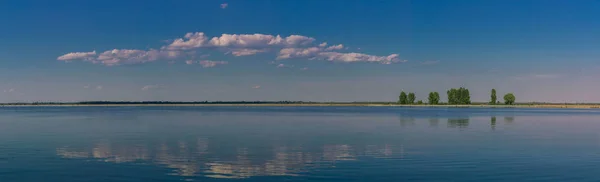 Paysage Aquatique Relaxant Avec Reflets Arbres — Photo