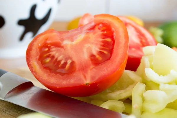 Cozinha Cheia Vários Legumes Pimenta Tomates Fatiados Prontos Para Ferver — Fotografia de Stock