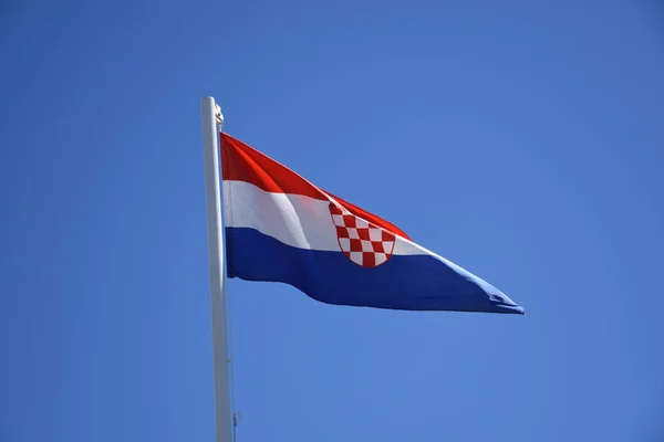 Sztandar Flaga Chorwacja Herb Praca Wiatr Maszt Maszt Maszt — Zdjęcie stockowe