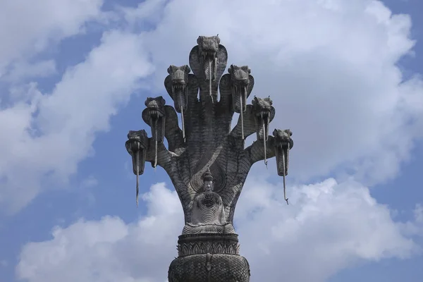 Figura Buddhist Piedra Enorme Escultura Espiritual Con Siete Serpientes — Foto de Stock