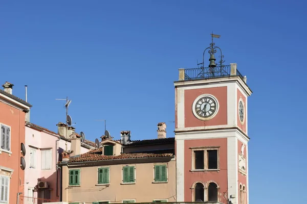 Rovinj Stadhuis Klokkentoren Klok Wapen Venetië Mark Leeuw Praetoriaans Paleis — Stockfoto