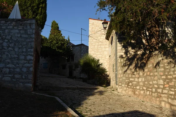 Rovinj Stad Oude Stad Middeleeuwen Huizen Steeg Trap Waslijn — Stockfoto