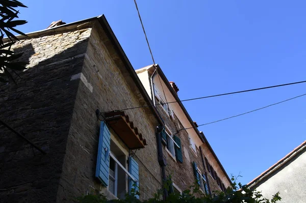 Groznjan Croatia Istria Ventana Obturador Casa Piedra Muro Piedra — Foto de Stock