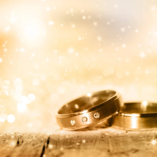 Goldene Eheringe Vor Festlichem Hintergrund — Stockfoto