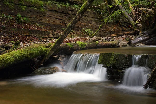 Schilderachtig Uitzicht Majestueus Landschap Met Waterval — Stockfoto