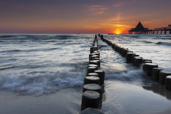 Пірс Херінгсдорфа Острові Використовується Сході Сонця — стокове фото