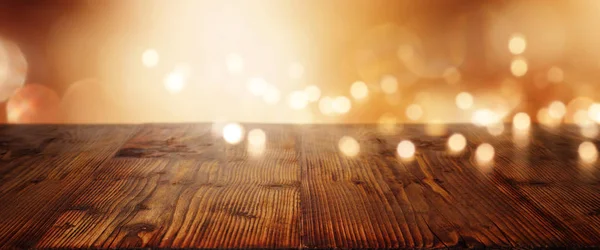 Weihnachten Hintergrund Mit Einer Lichterkette Vor Einem Holztisch — Stockfoto