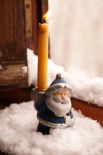 在蜡烛下的支撑 以玩具的形式 弗罗斯特神父 — 图库照片