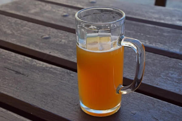 Copo Artesanato Não Filtrado Rascunho Cerveja Trigo Mesa Madeira — Fotografia de Stock