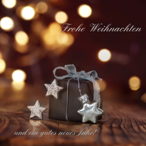 Wenskaart Met Kerstpakketten Zilveren Sterren Voor Een Feestelijke Achtergrond — Stockfoto