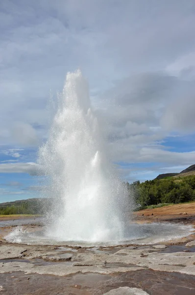 Gejzír Strokkur Iceland Hőforrás Magas Hőmérsékletű Terület Természet Természetes Csoda — Stock Fotó