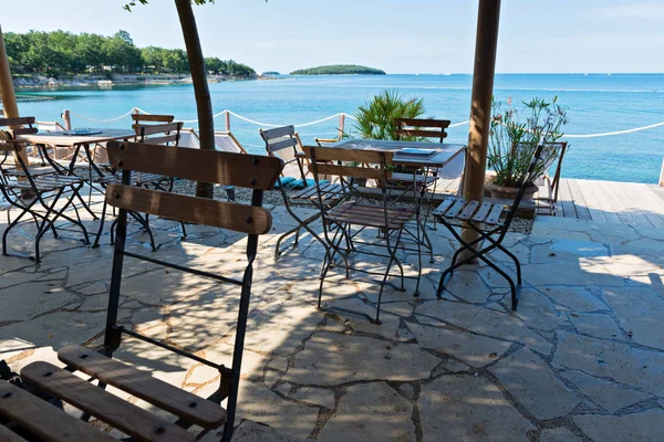 Sillas Mesas Con Hermosas Vistas Mar Istria Costa Croata — Foto de Stock